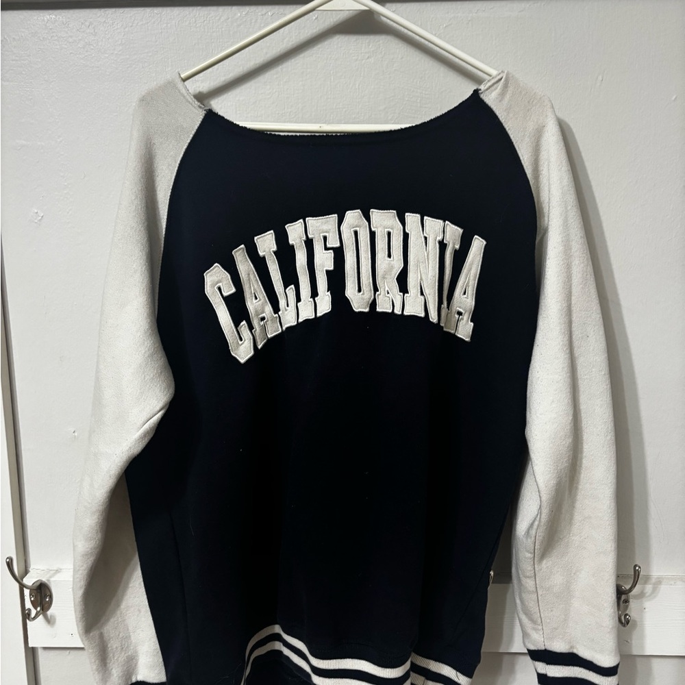 California Off-the-Shoulder Sweater - Black and White